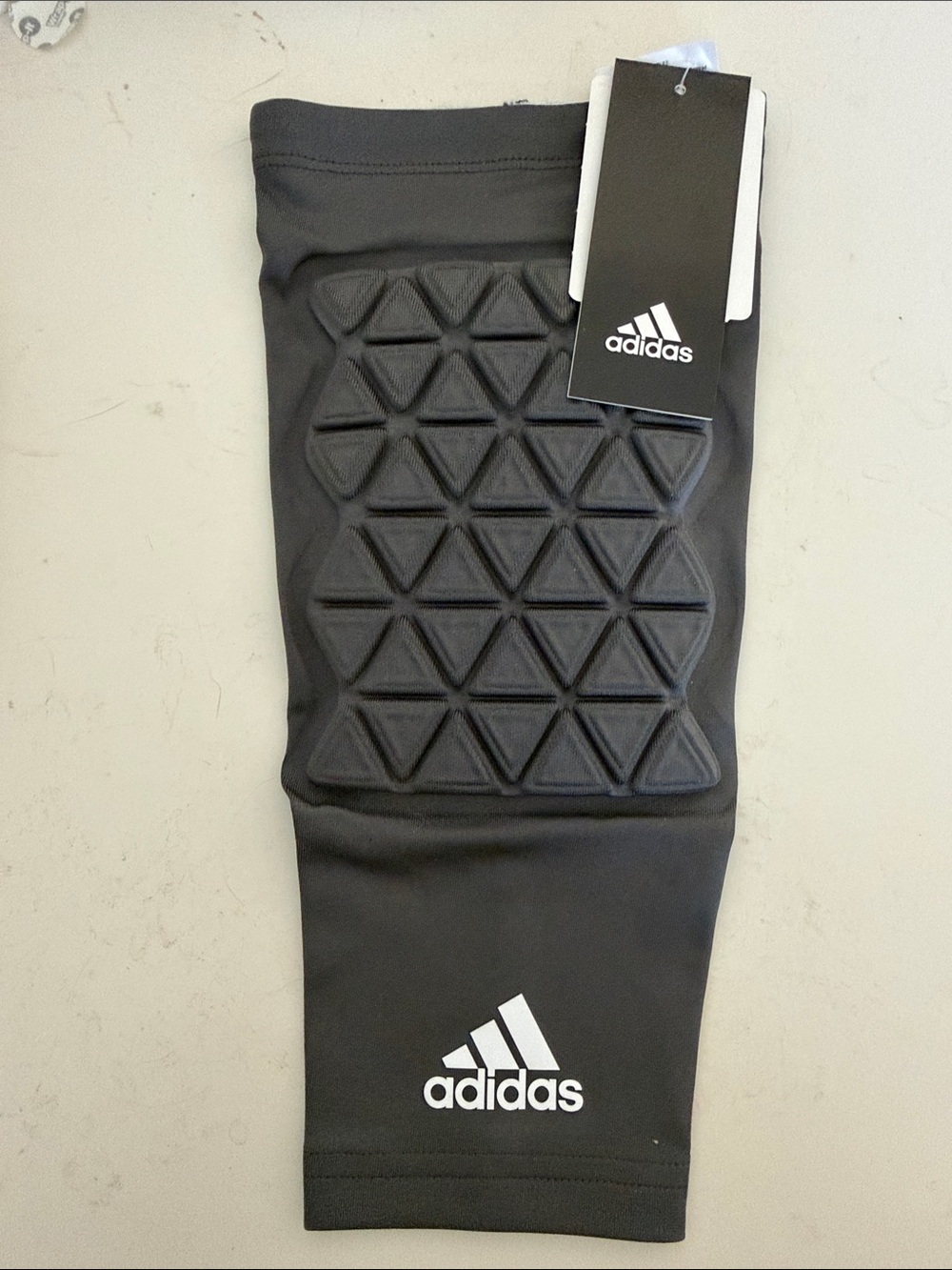 Addidas Padded Knee Sleeve Basketball Size M,  NWT